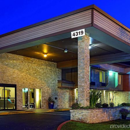 La Quinta By Wyndham Portland Nw Hotel Екстериор снимка