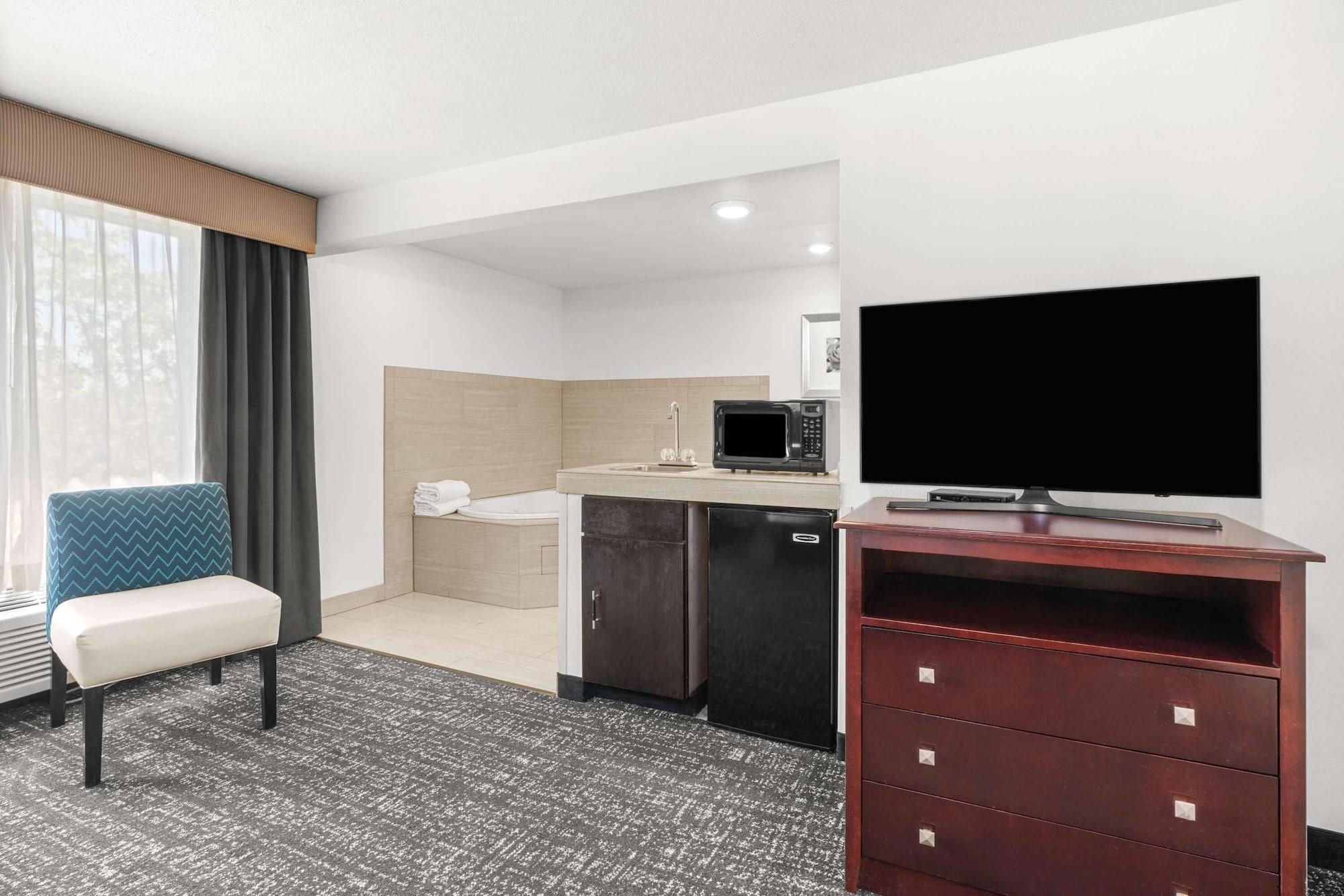 La Quinta By Wyndham Portland Nw Hotel Екстериор снимка
