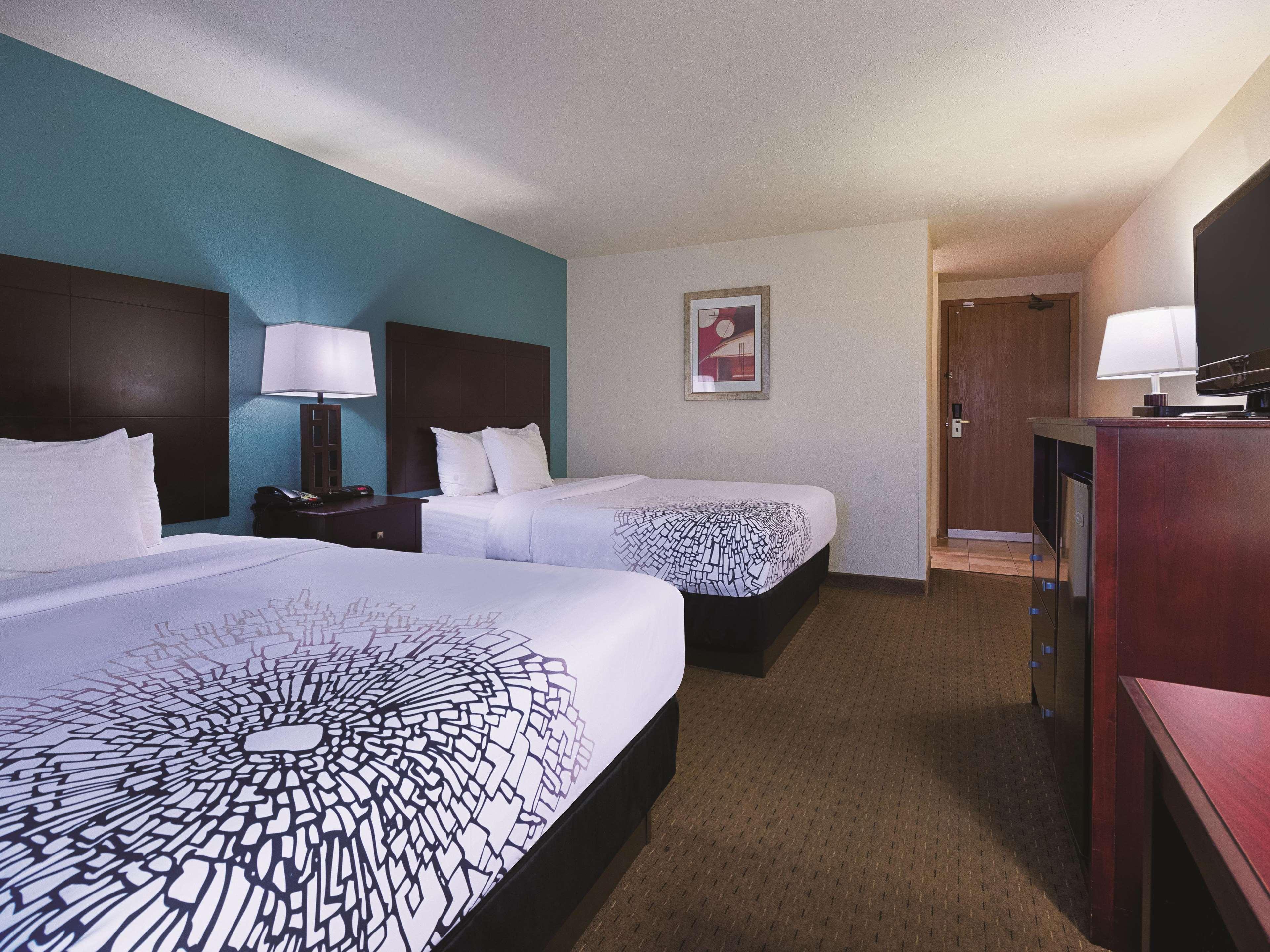 La Quinta By Wyndham Portland Nw Hotel Екстериор снимка