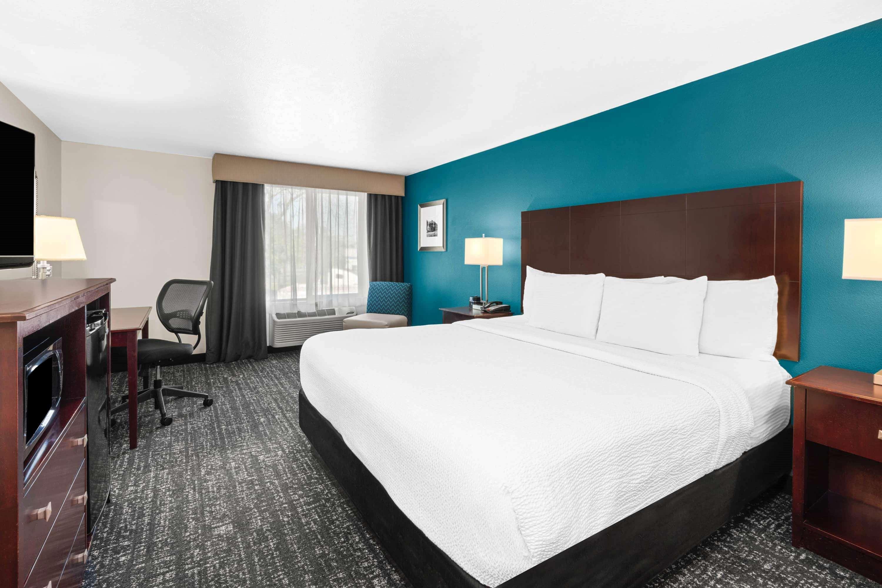 La Quinta By Wyndham Portland Nw Hotel Екстериор снимка