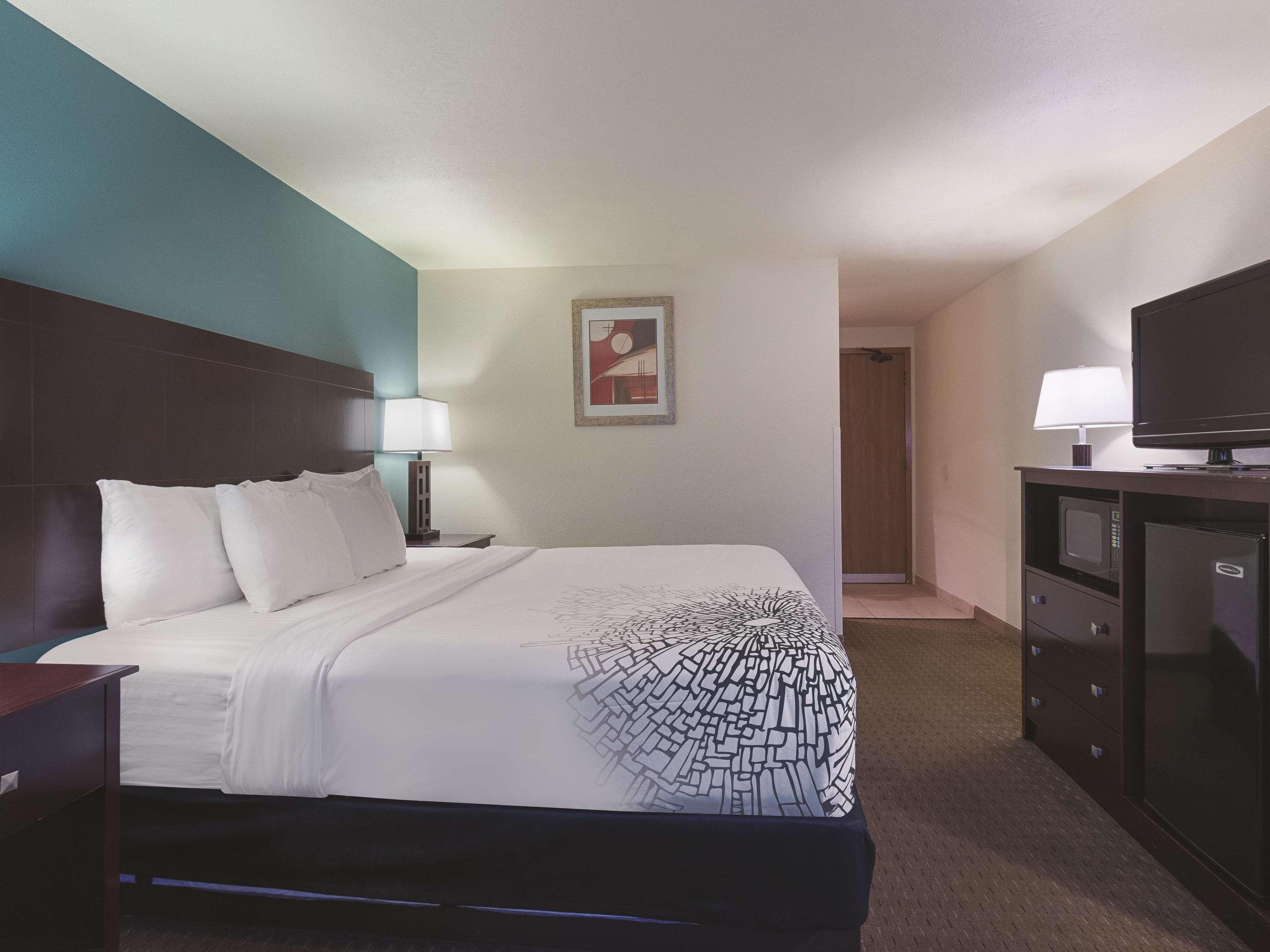 La Quinta By Wyndham Portland Nw Hotel Екстериор снимка