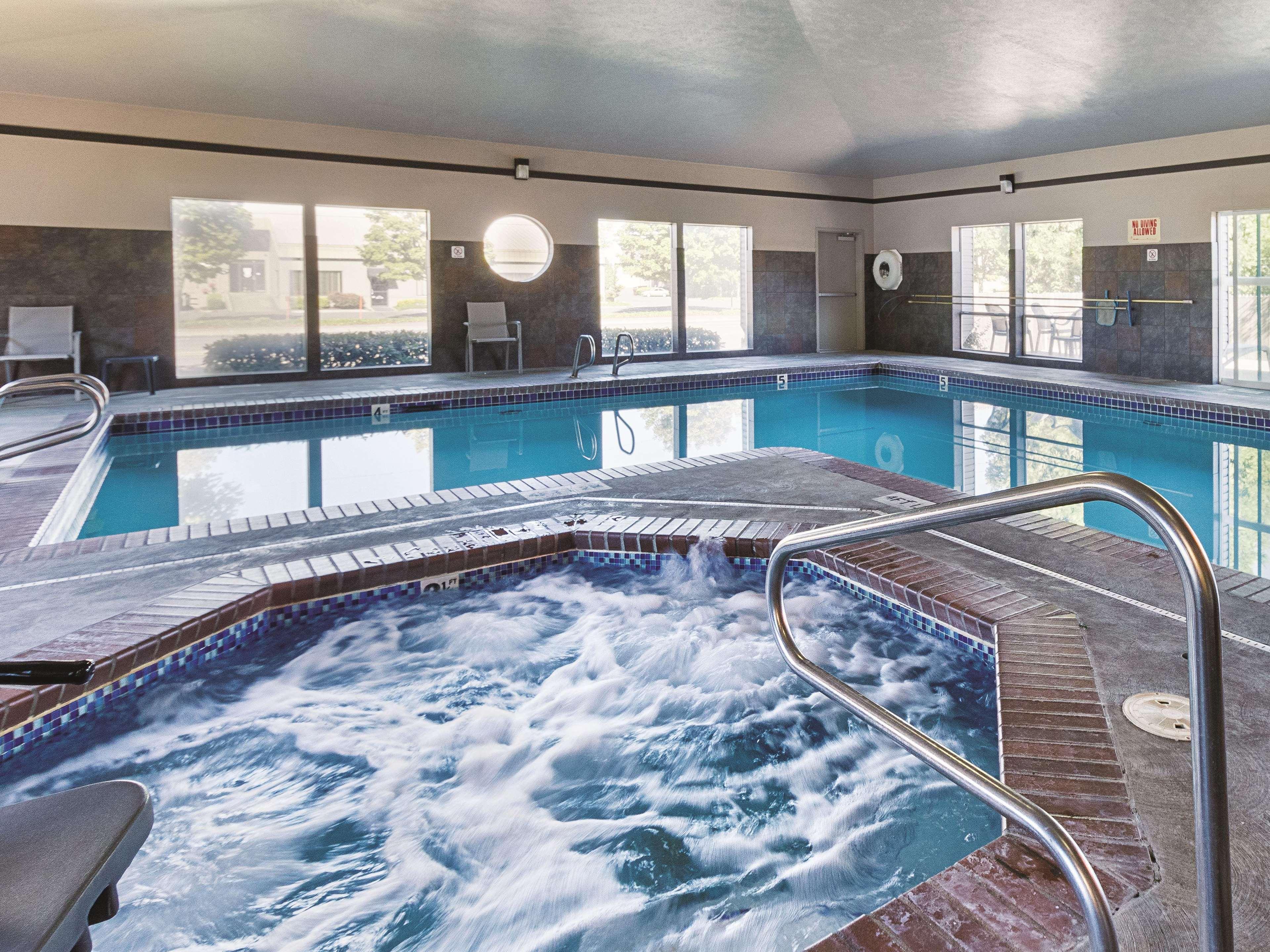 La Quinta By Wyndham Portland Nw Hotel Екстериор снимка