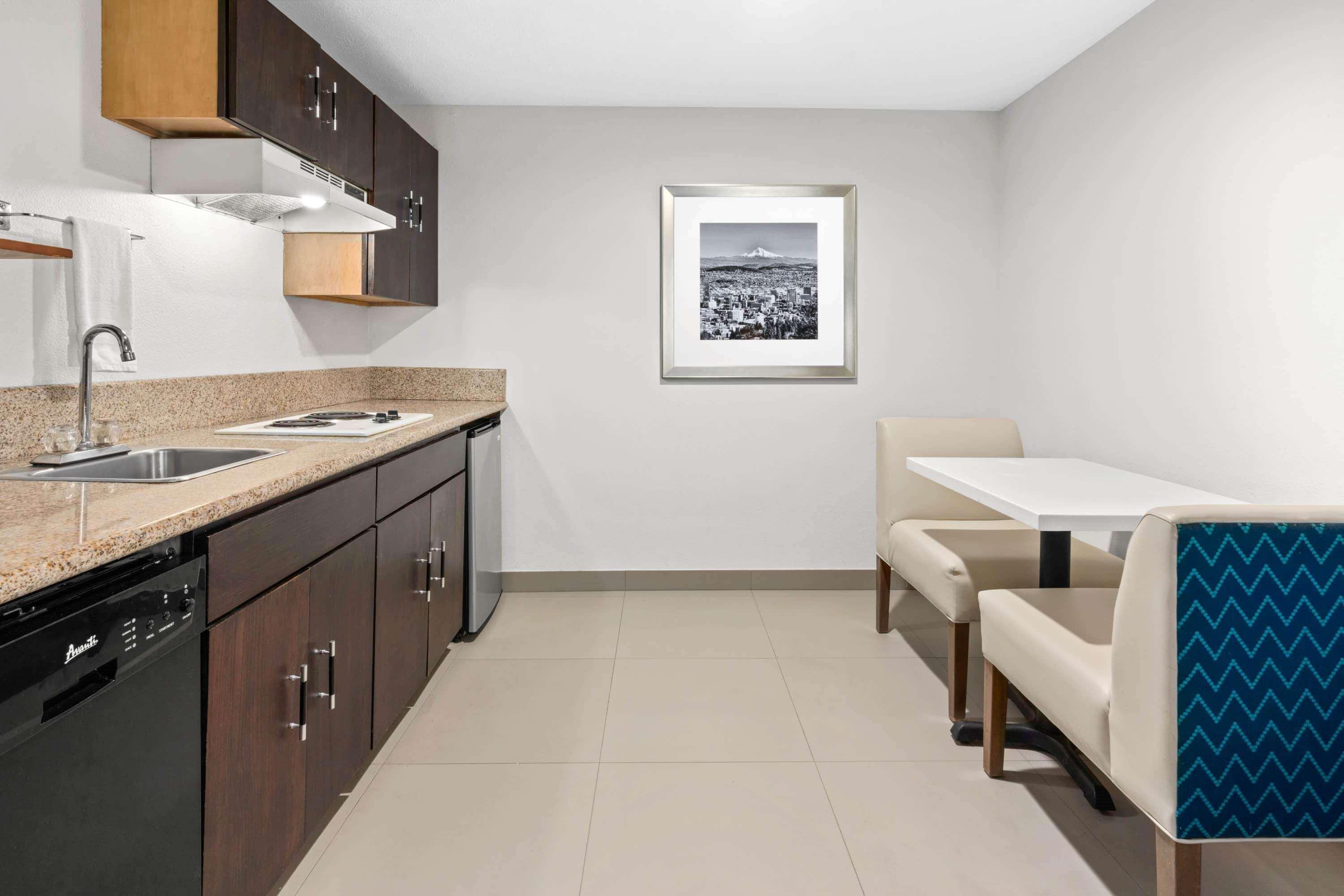 La Quinta By Wyndham Portland Nw Hotel Екстериор снимка