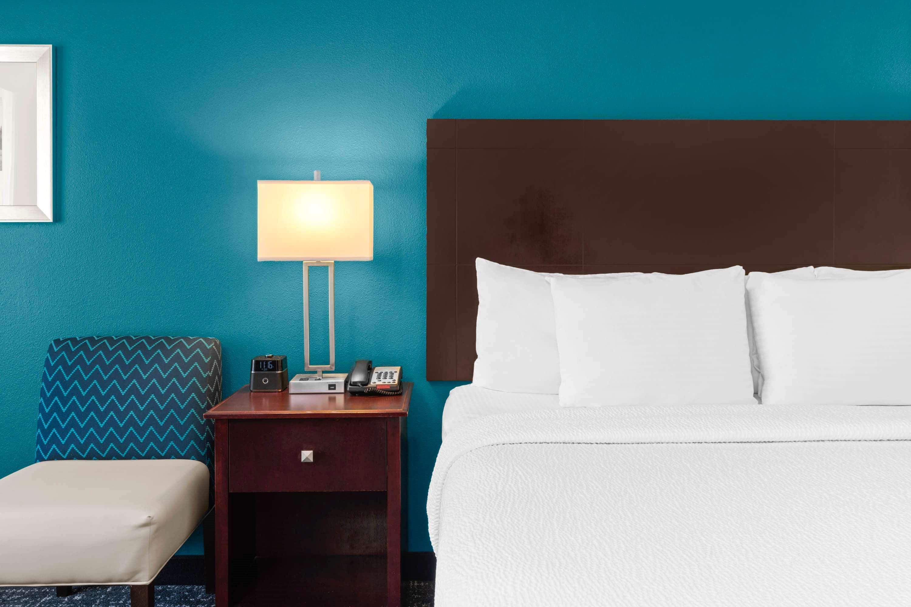 La Quinta By Wyndham Portland Nw Hotel Екстериор снимка