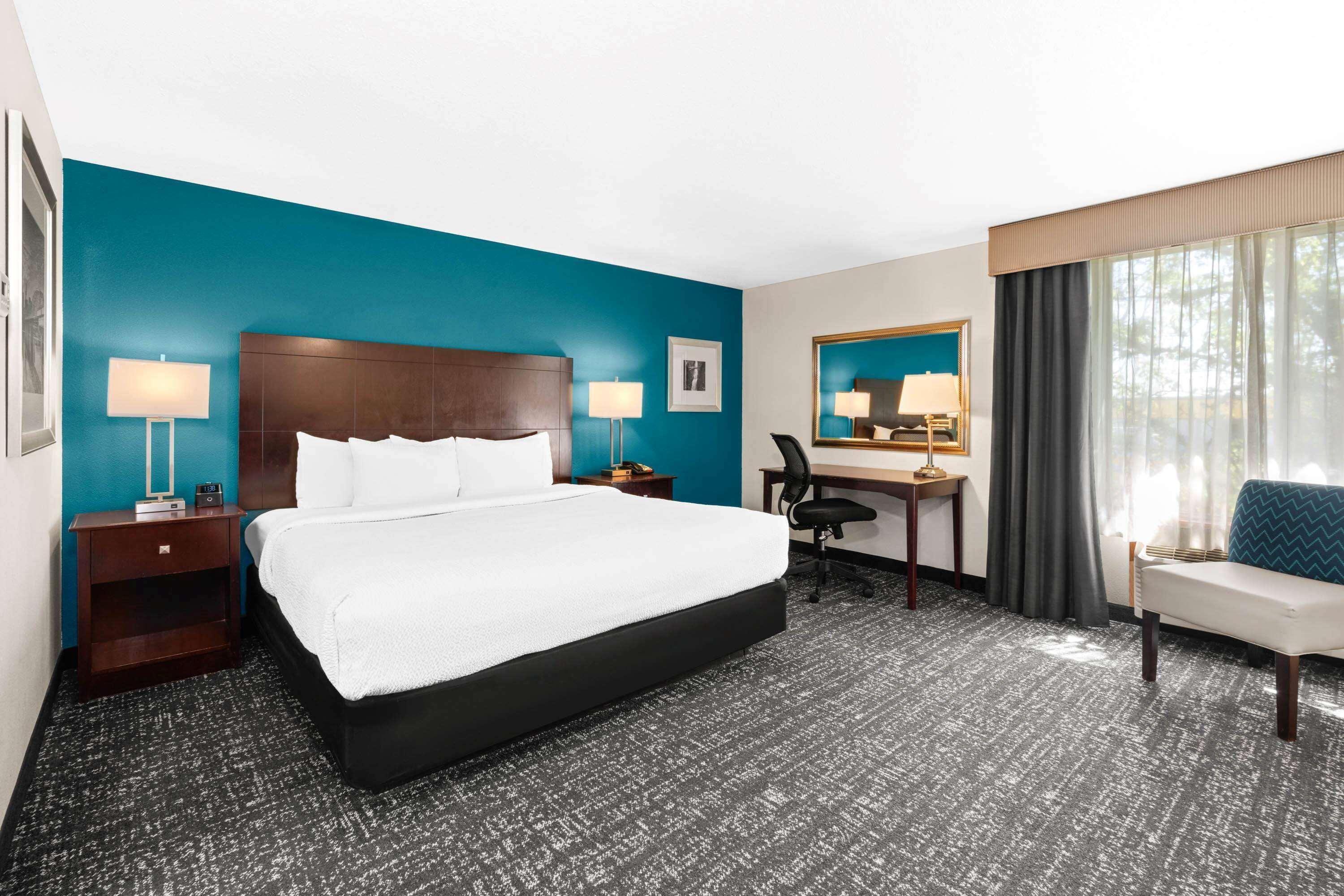 La Quinta By Wyndham Portland Nw Hotel Екстериор снимка