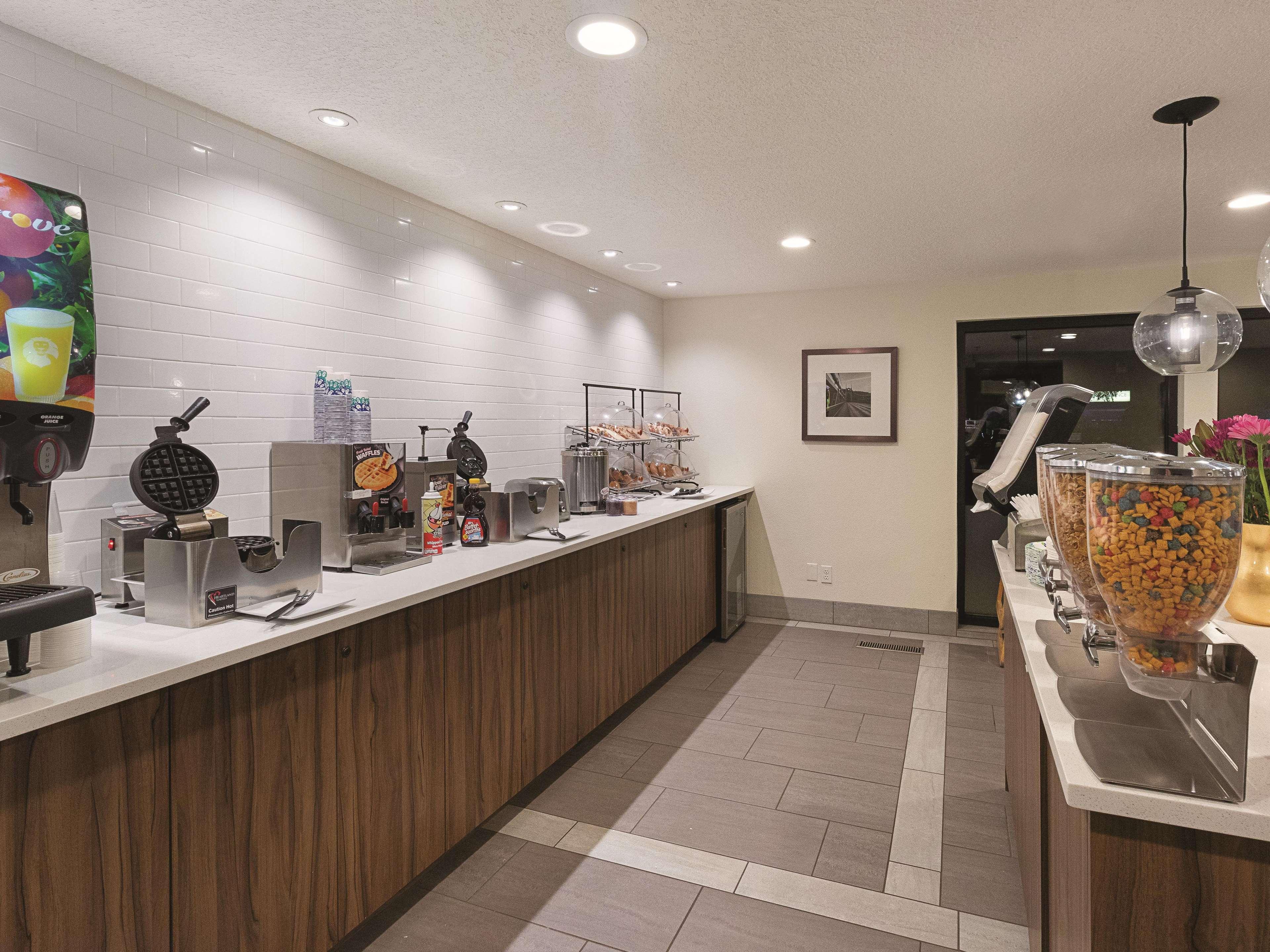 La Quinta By Wyndham Portland Nw Hotel Екстериор снимка