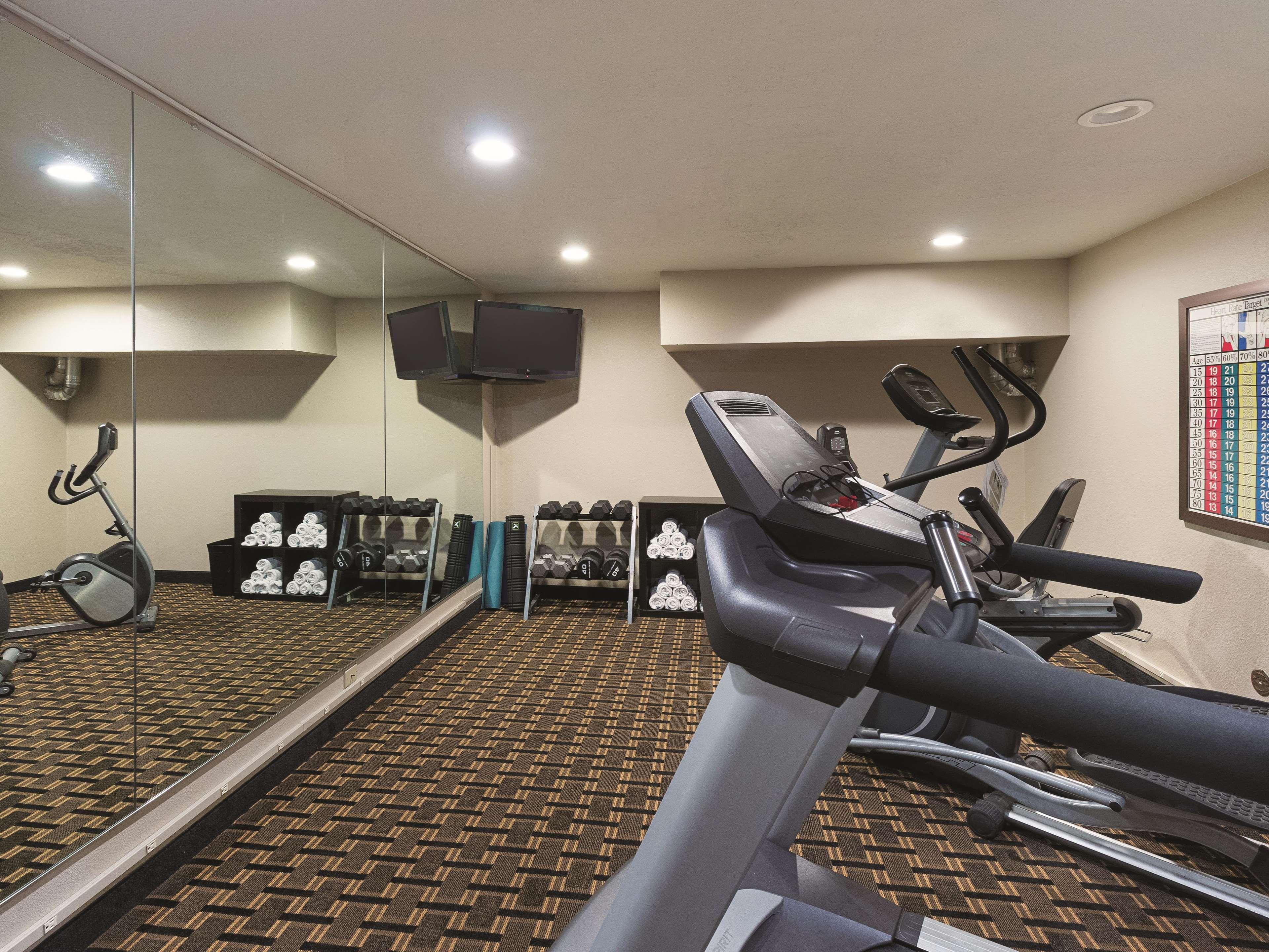La Quinta By Wyndham Portland Nw Hotel Екстериор снимка