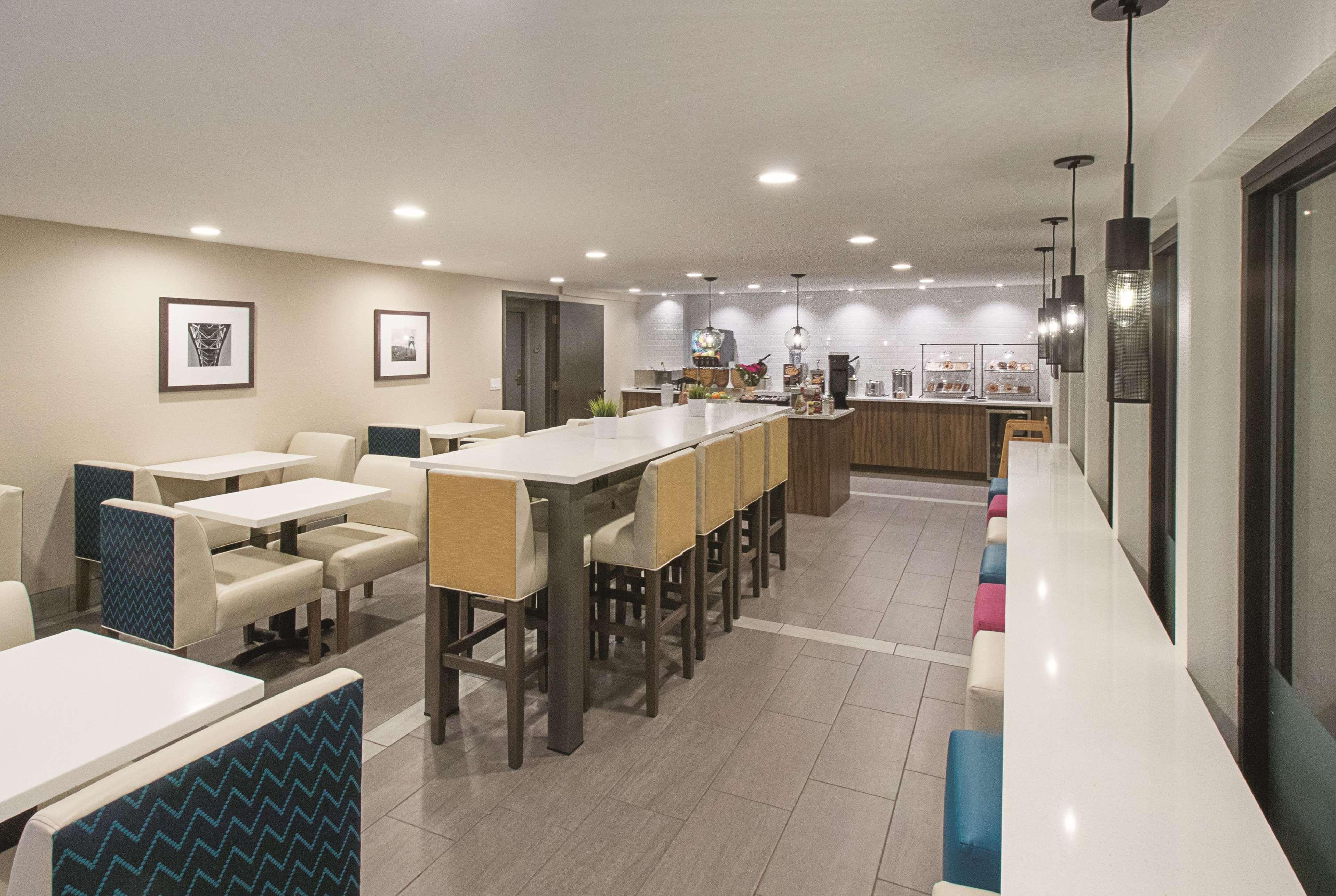 La Quinta By Wyndham Portland Nw Hotel Екстериор снимка