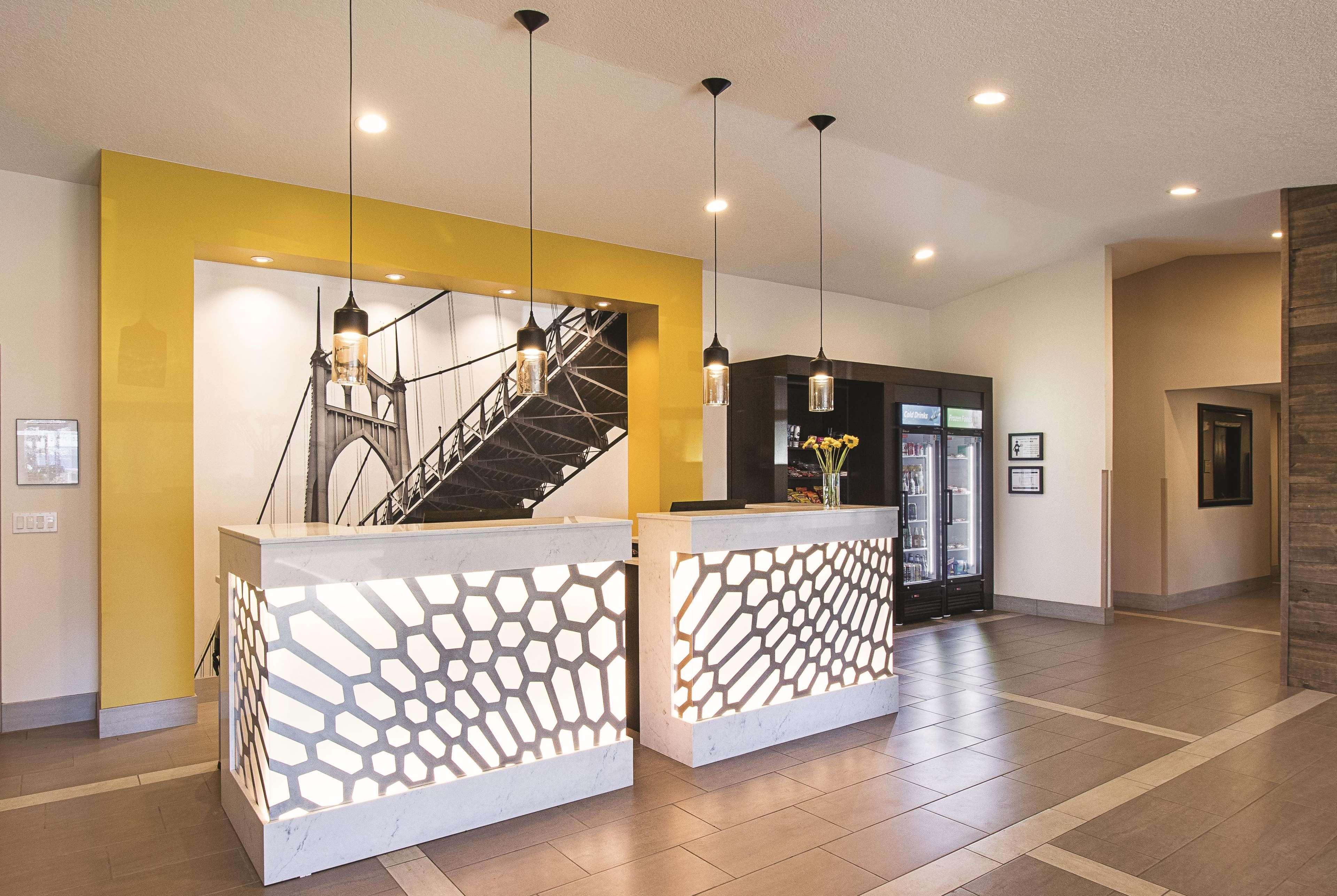 La Quinta By Wyndham Portland Nw Hotel Екстериор снимка