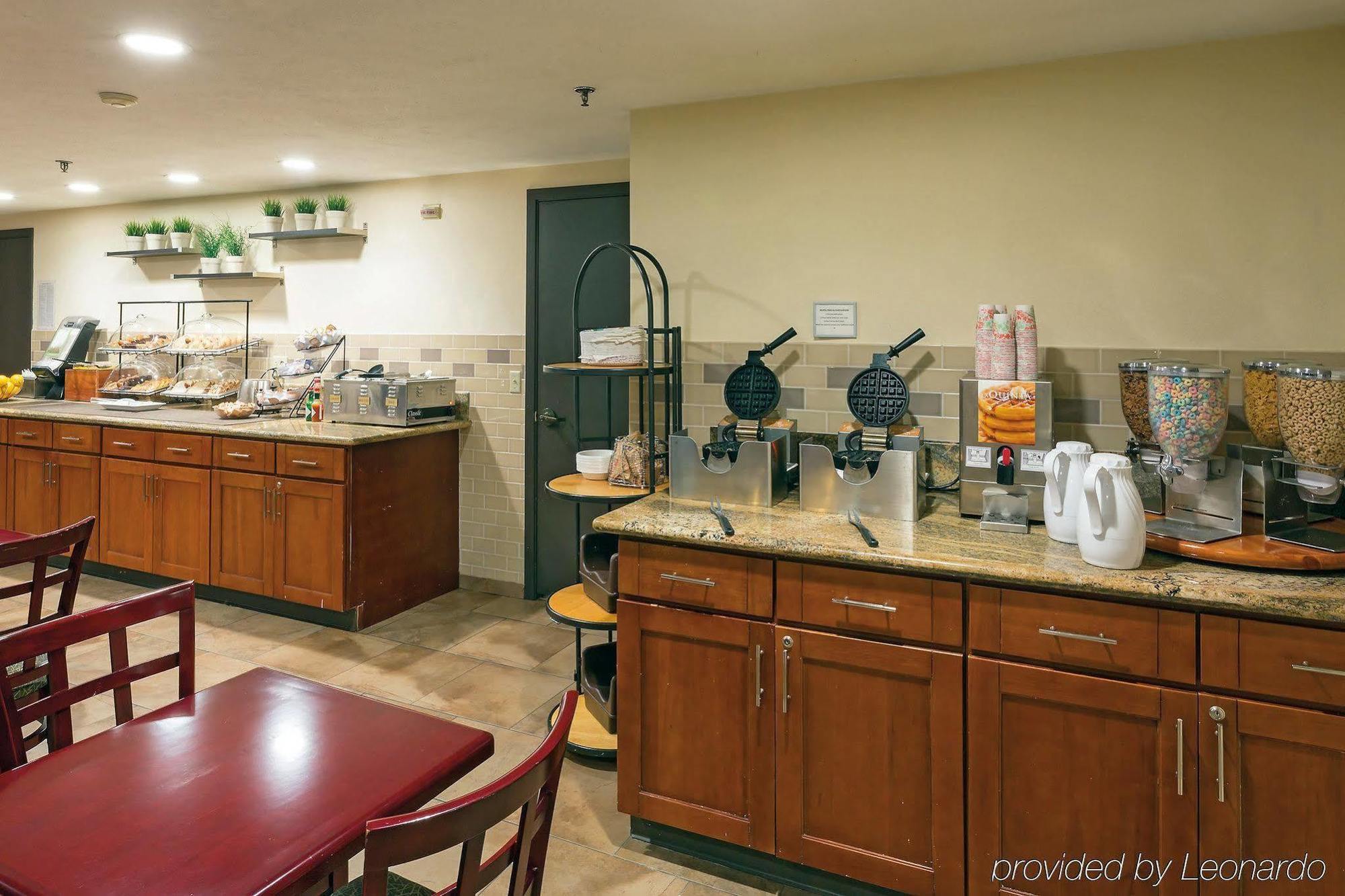 La Quinta By Wyndham Portland Nw Hotel Екстериор снимка