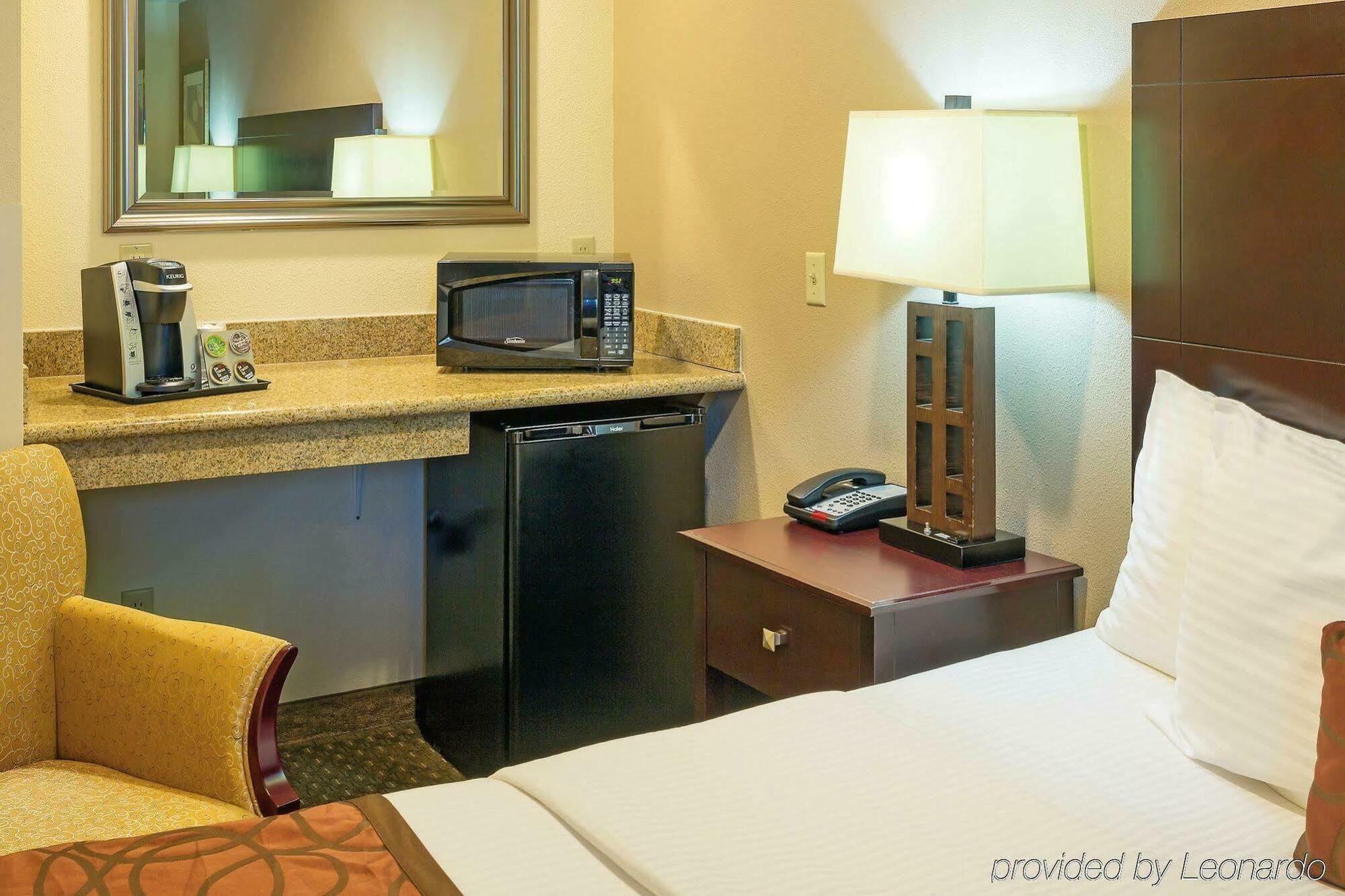La Quinta By Wyndham Portland Nw Hotel Екстериор снимка