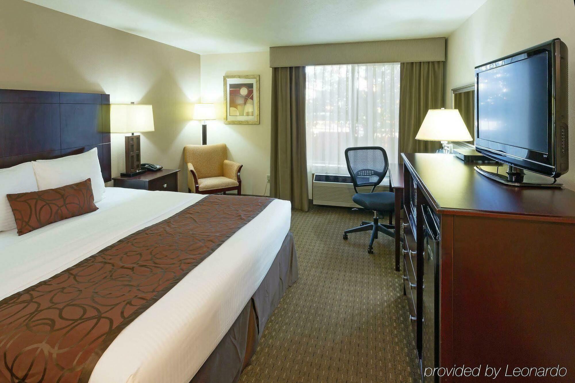 La Quinta By Wyndham Portland Nw Hotel Екстериор снимка